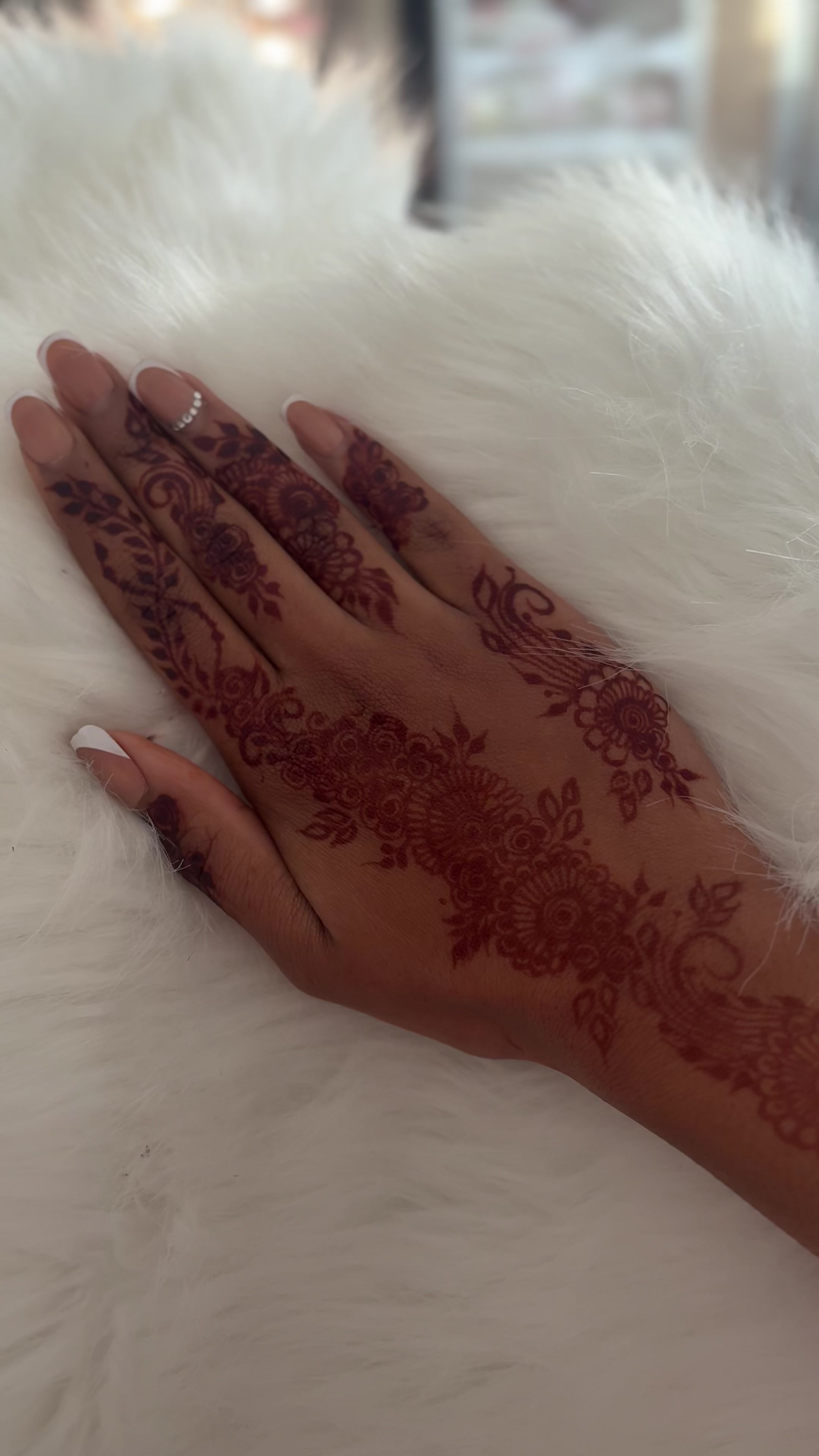 @ayshahhenna_artist
