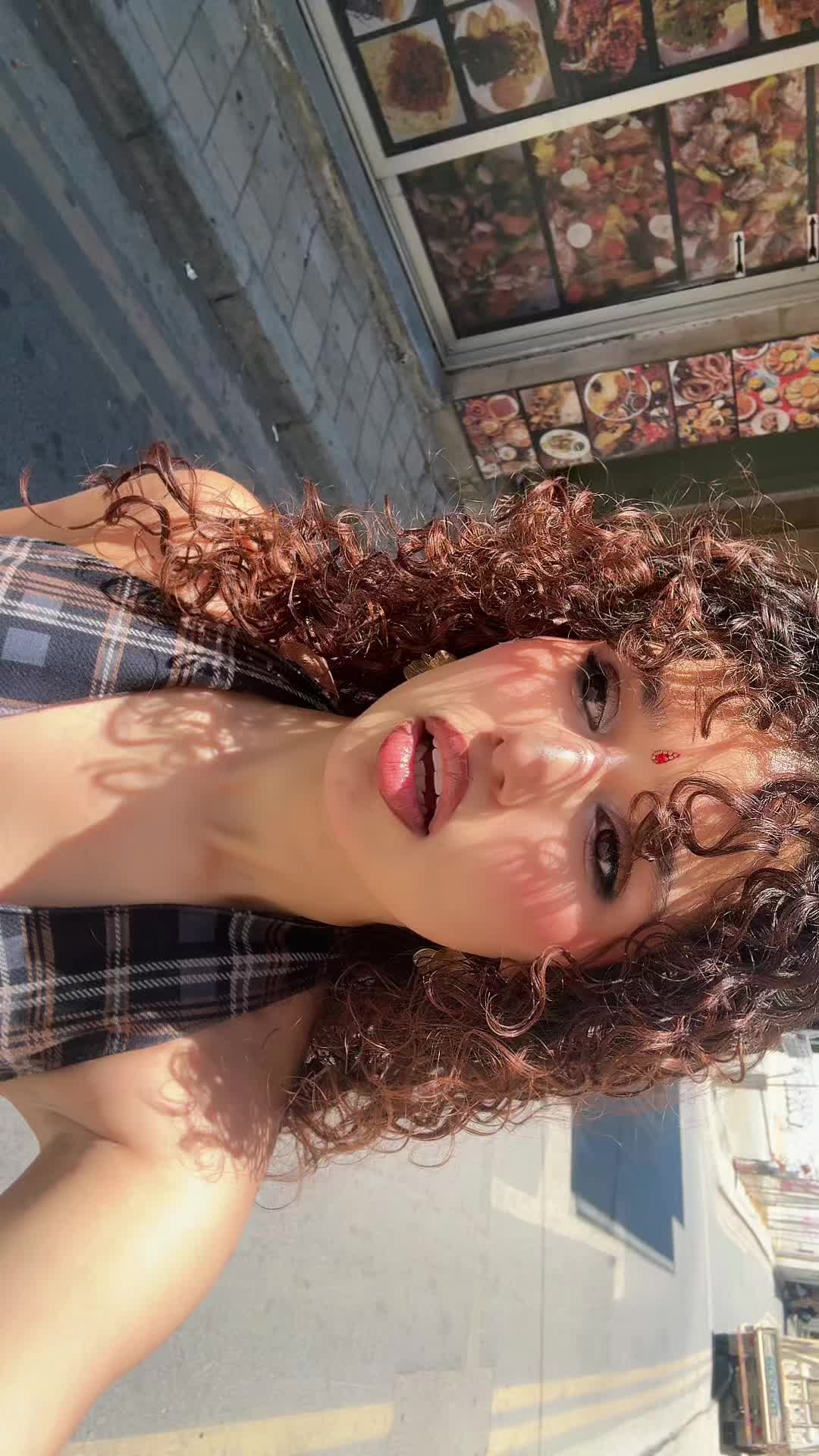 @Curlypurlyy👩🦱