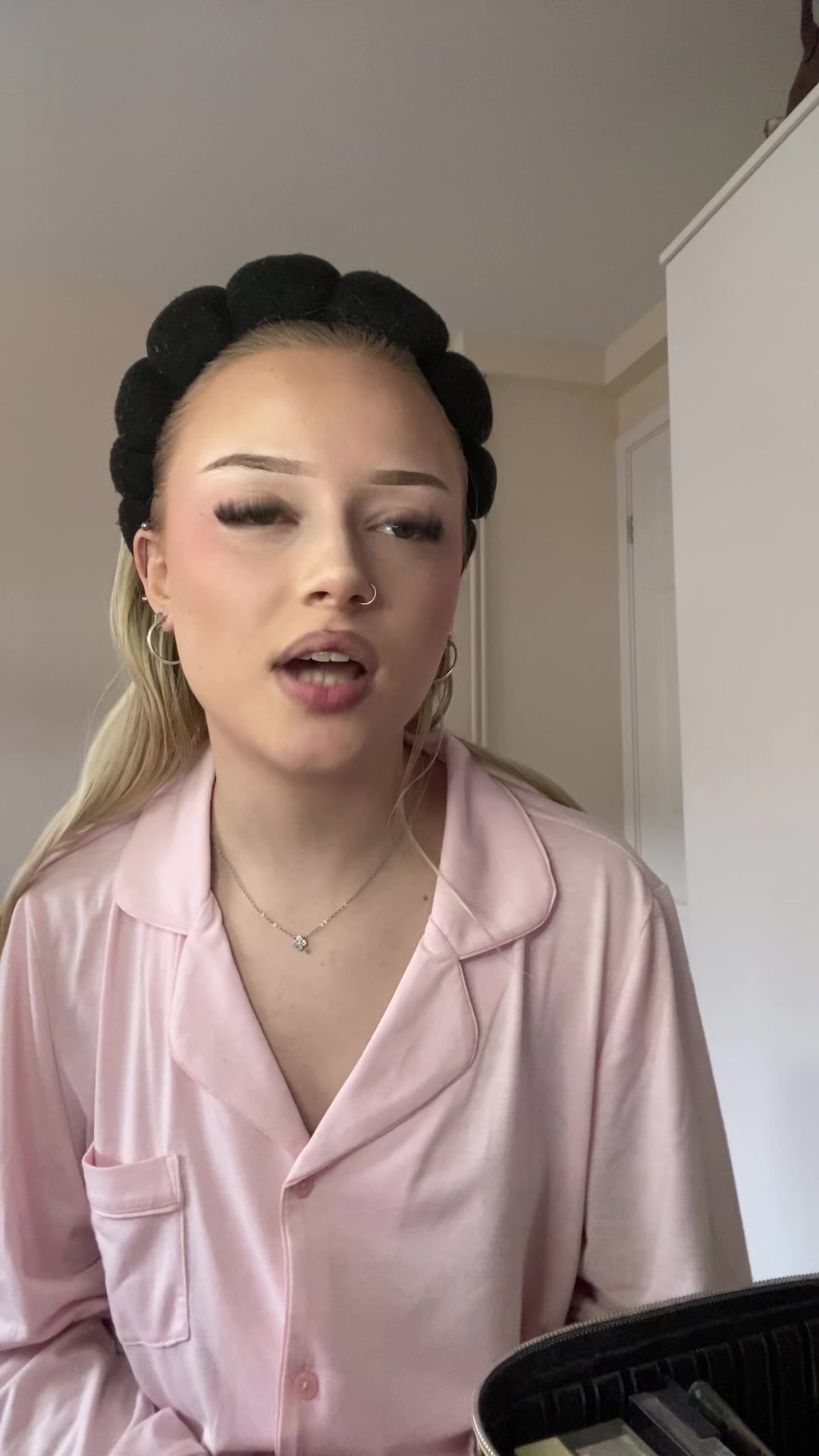 @𝒦𝒾𝓇𝒶-𝐿𝑒𝒾𝑔𝒽 𝒷𝑒𝓋𝒶𝓃