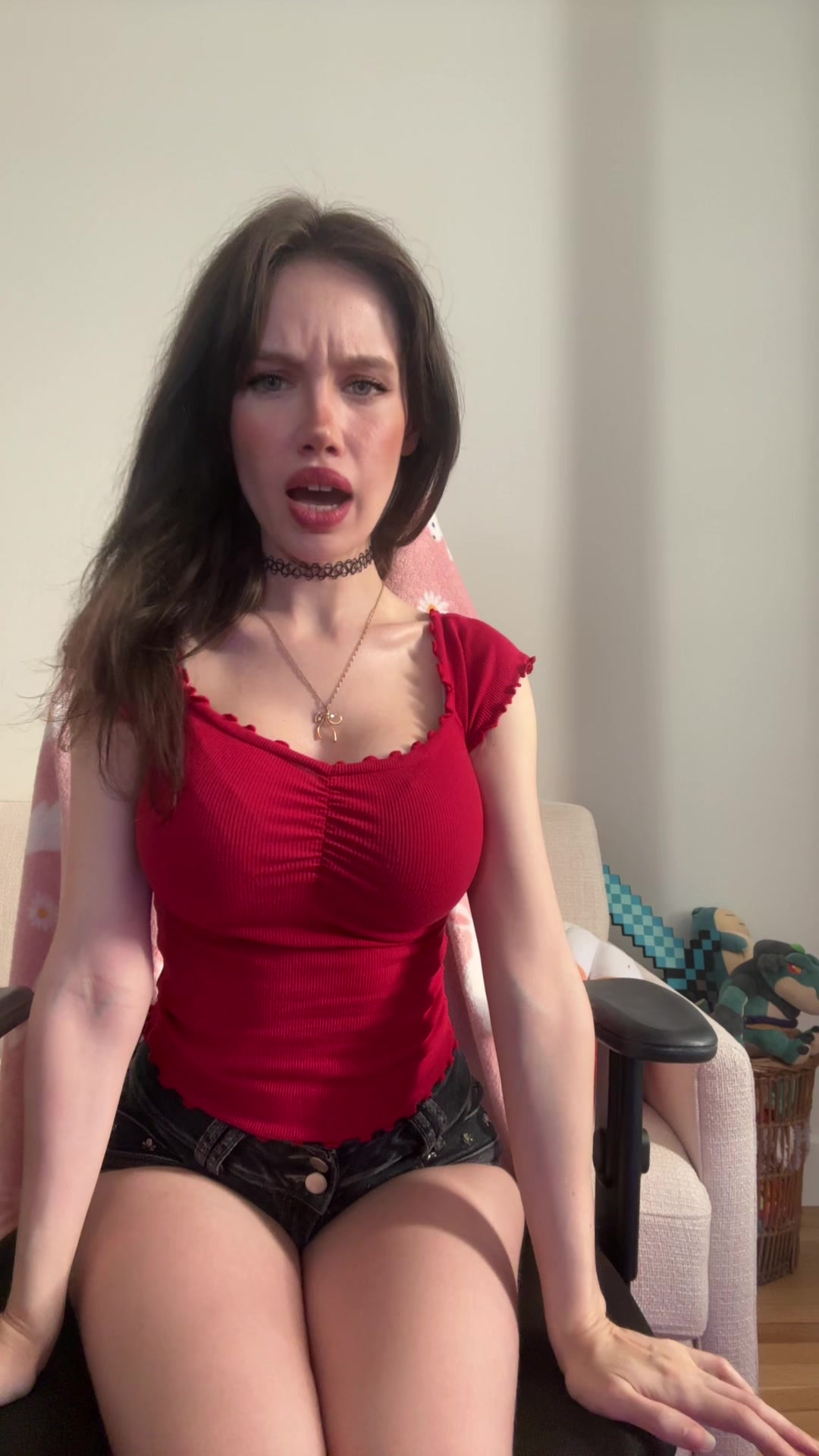 @Charlyne twitch.tv/charlyne