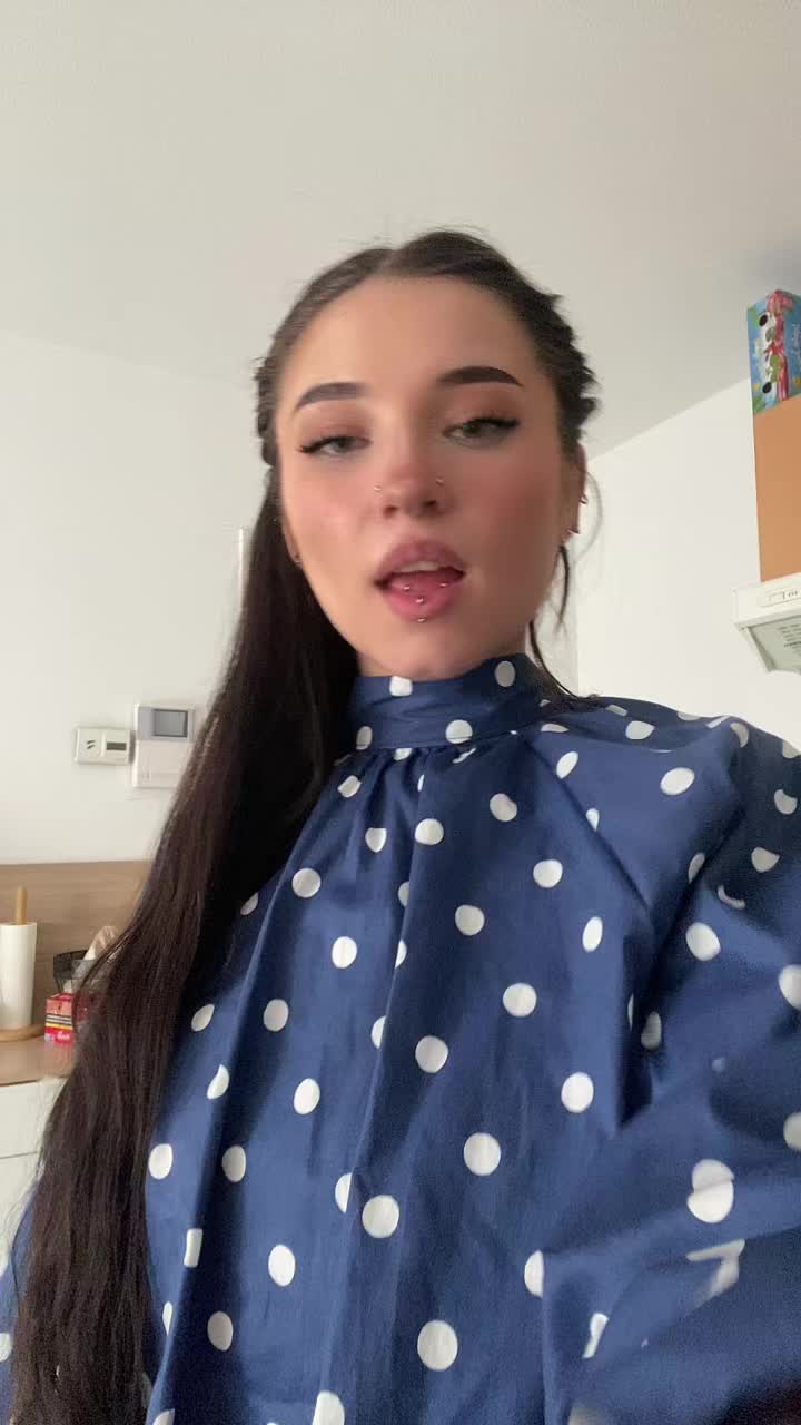 @O.d.e.l.y.a_