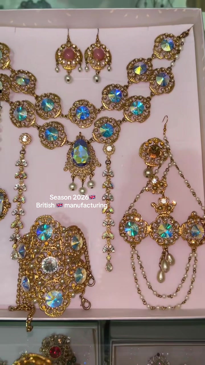 @Robina Akhtar_official 🇬🇧