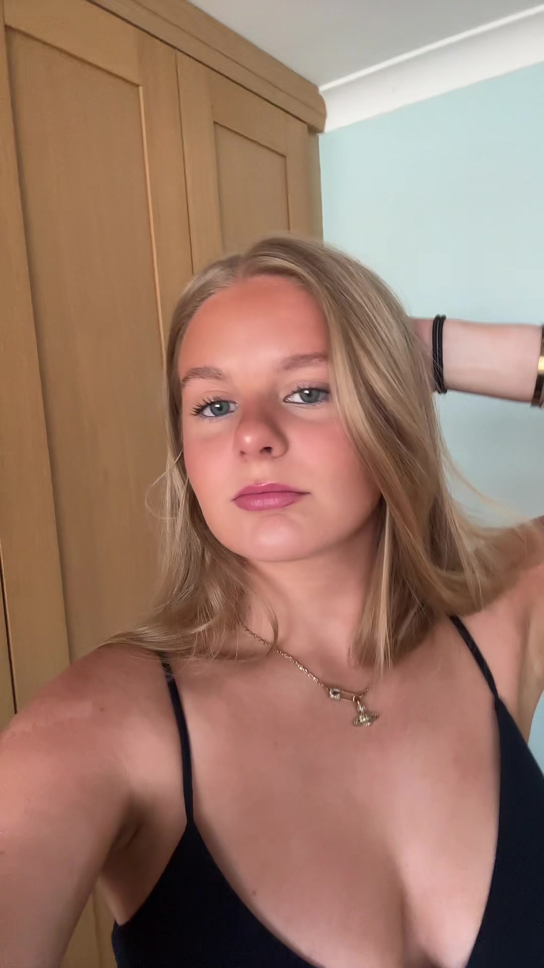 @hc.bz