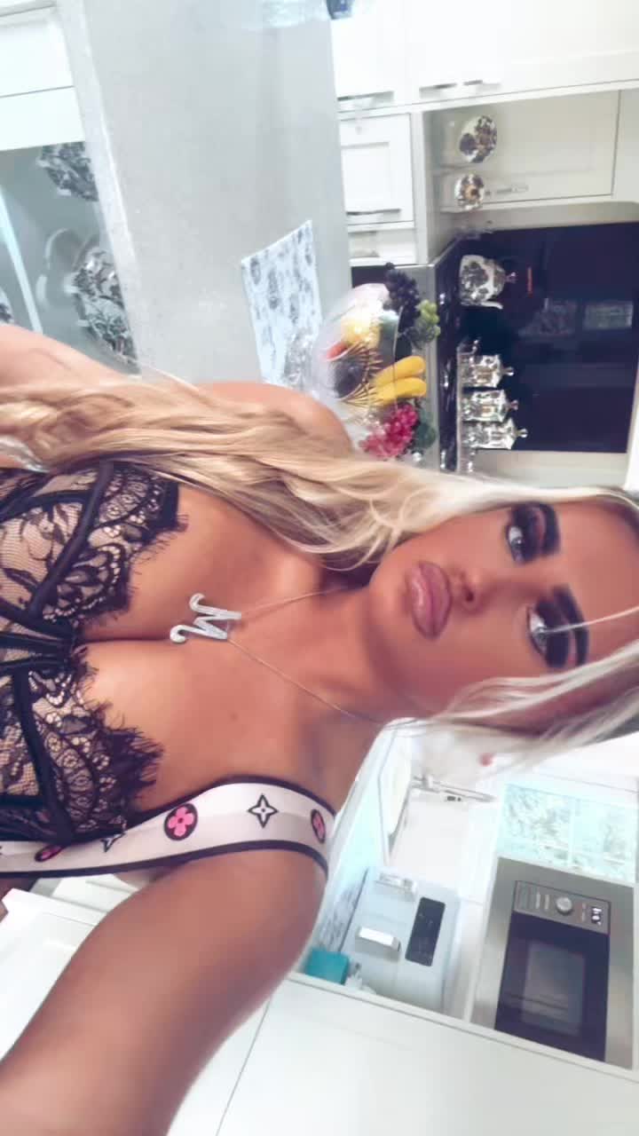 @Millie_