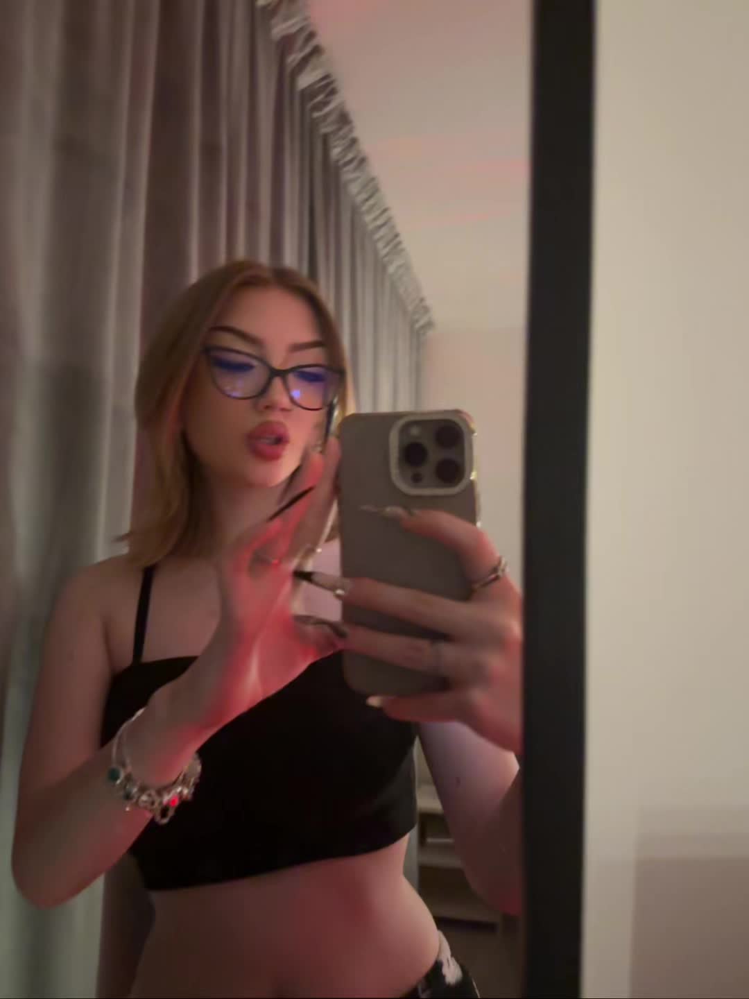 @🖤