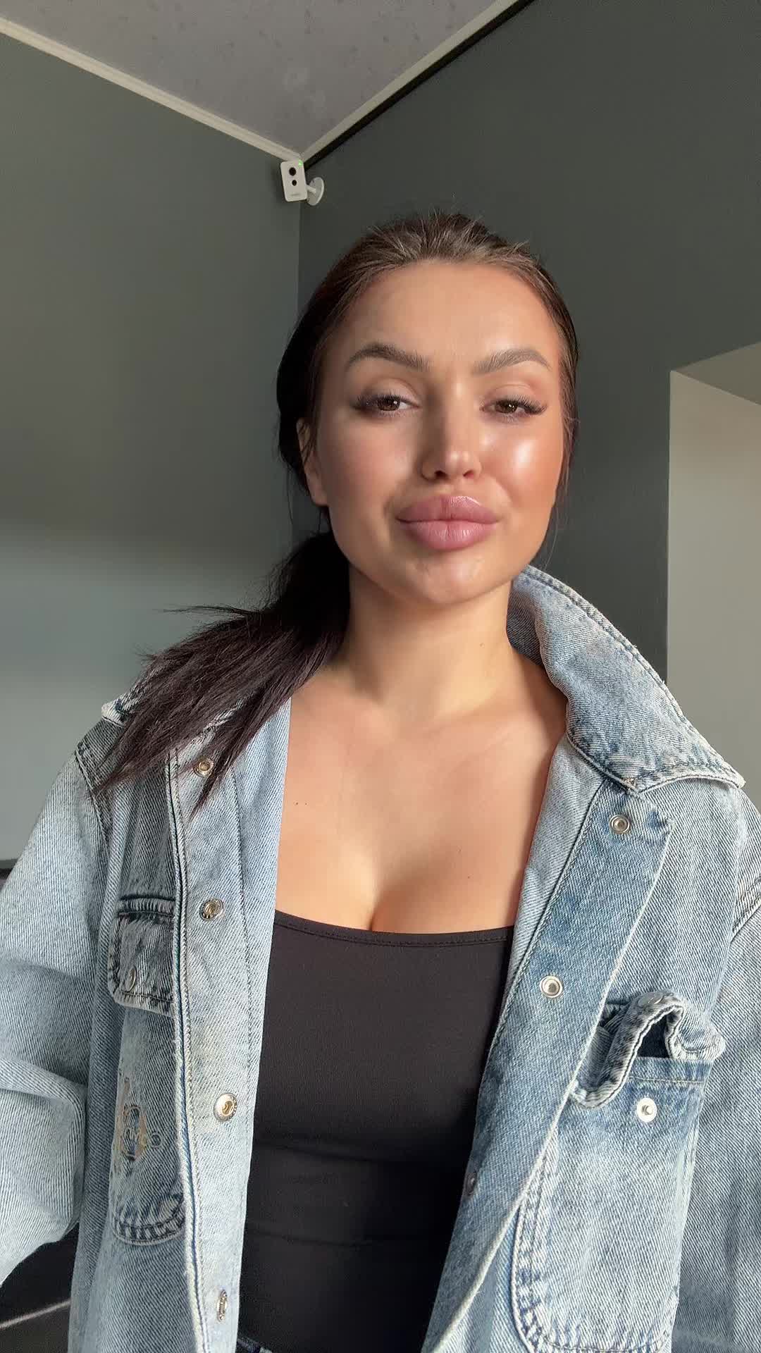 @NADIA BOLOGAN ArtistăModerator