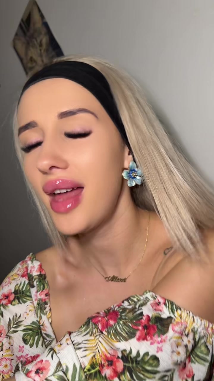 @allexa_denisa