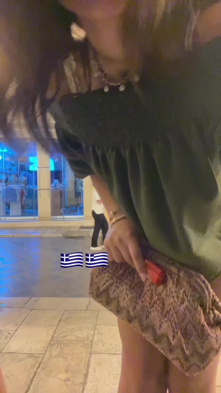 @L E O N I