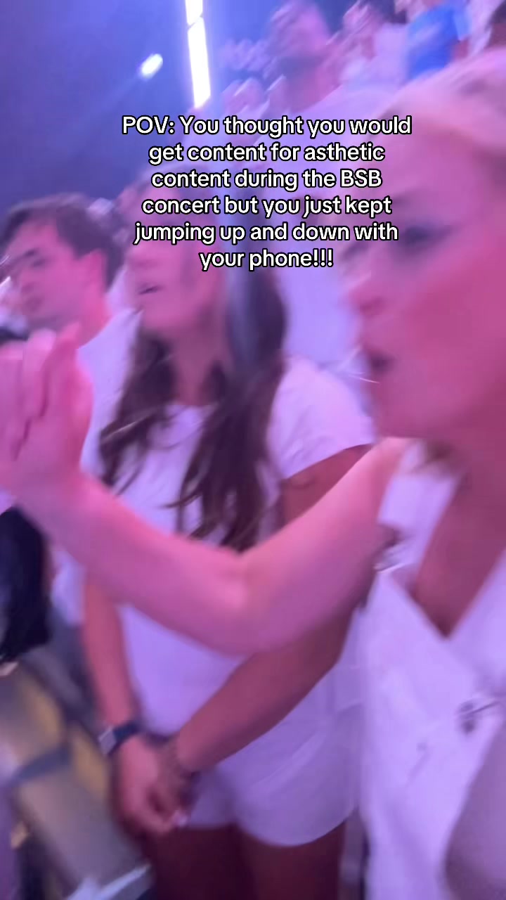 @Lindsn28