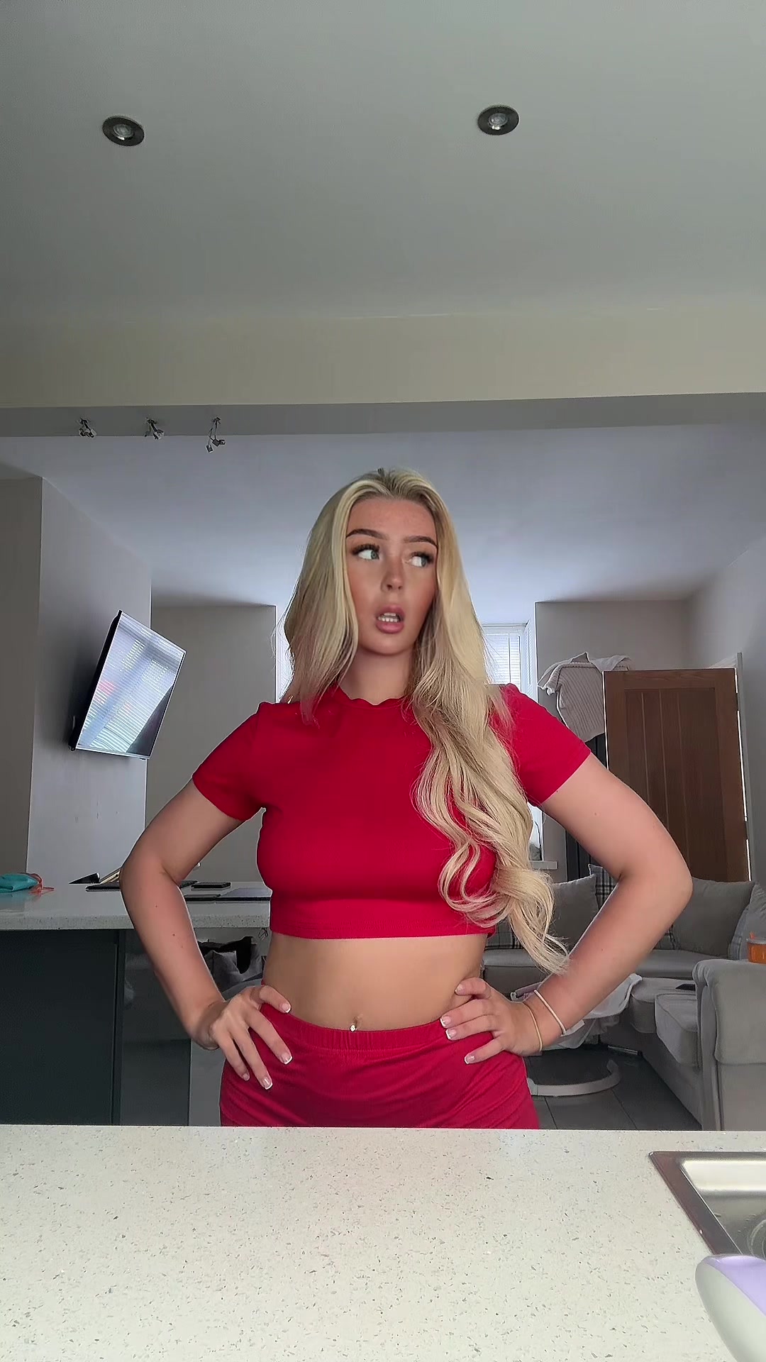 @𝒞𝑜𝓃𝓃𝒾𝑒-𝓁𝑜𝓊 🎀