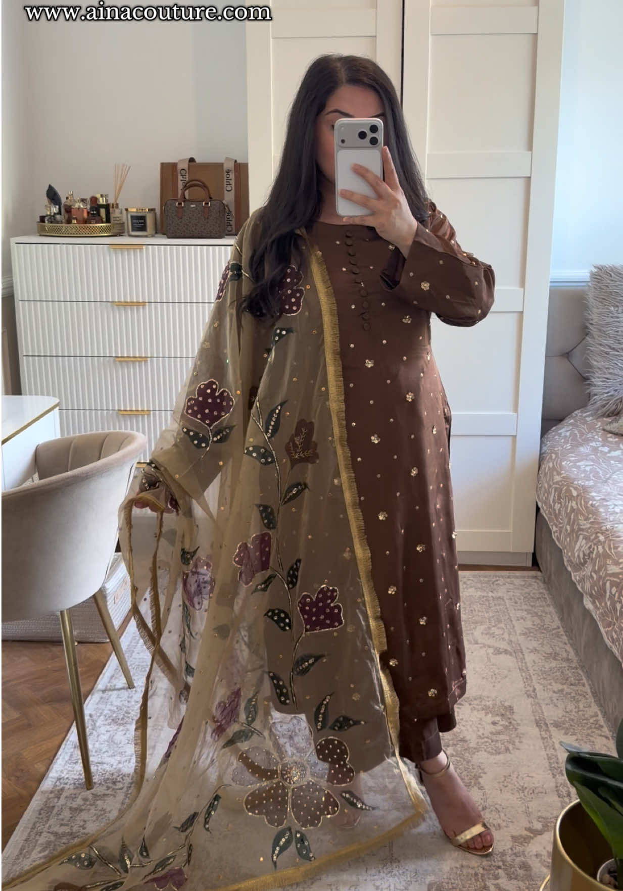 @Aina__couture