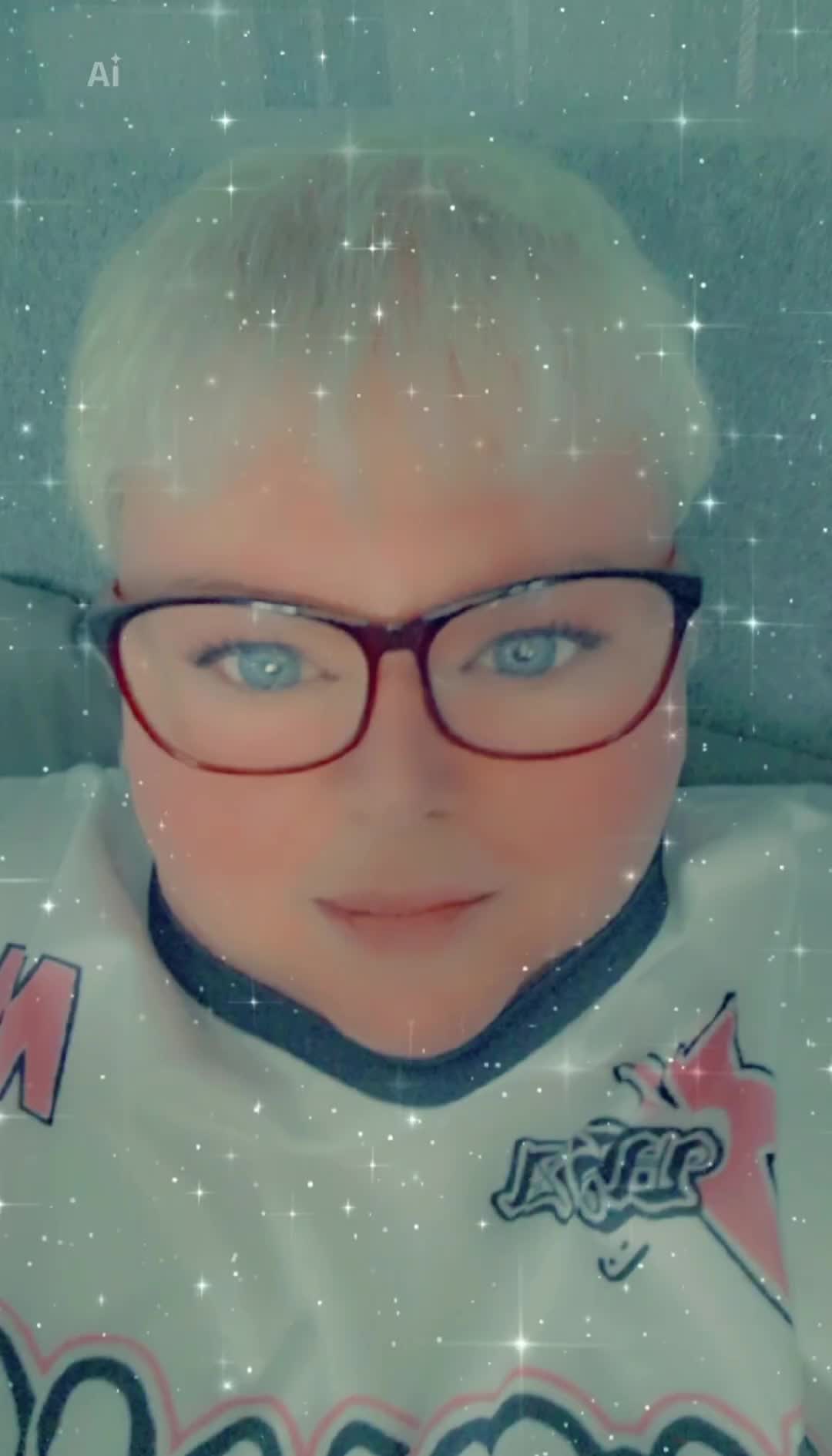 @Itsmedeedee