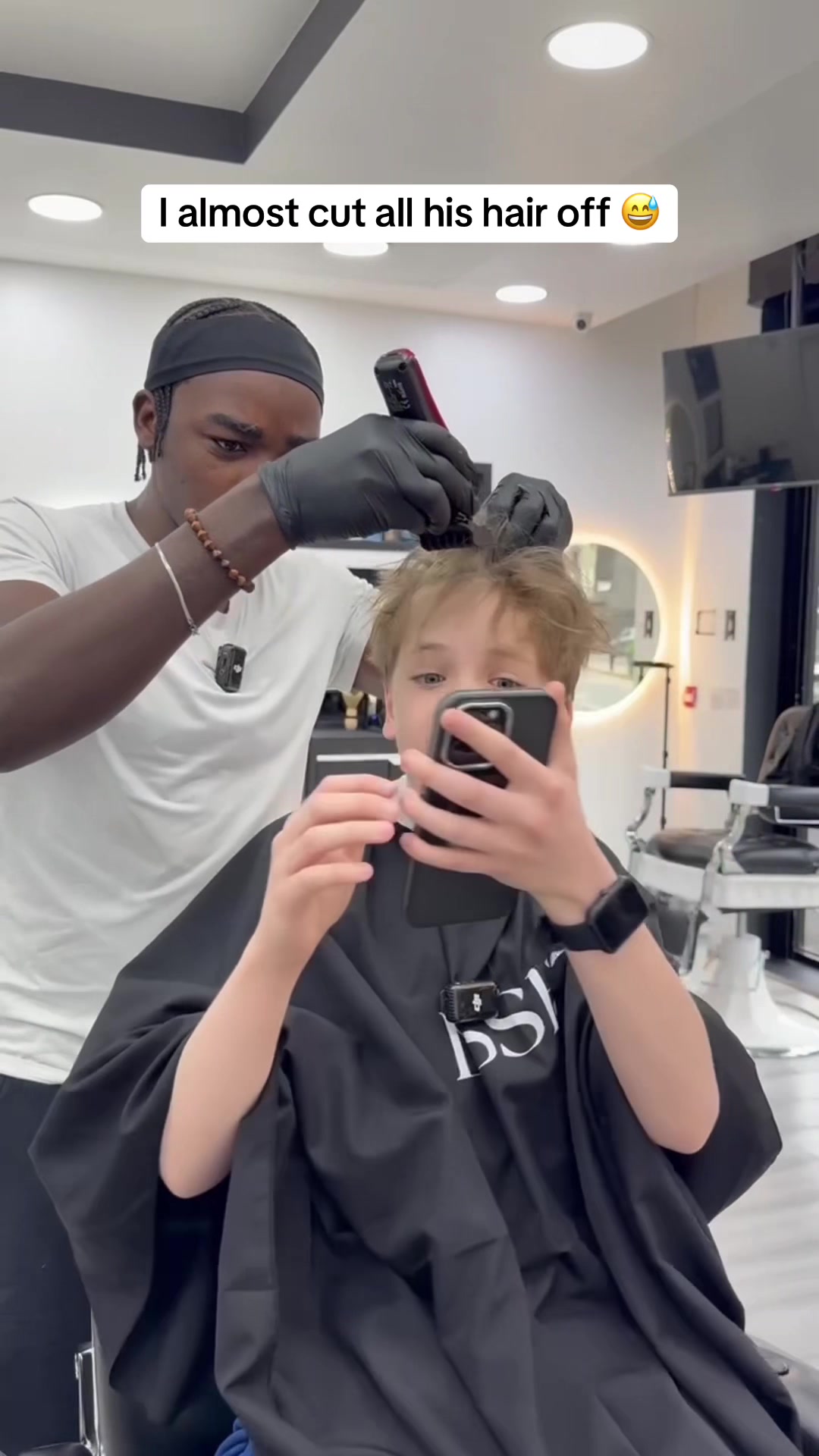 @Mo&rsquo;s Barbers