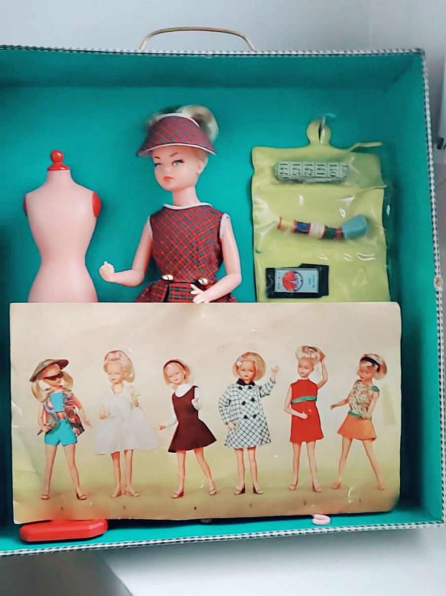 @vintage_fashion_dolls