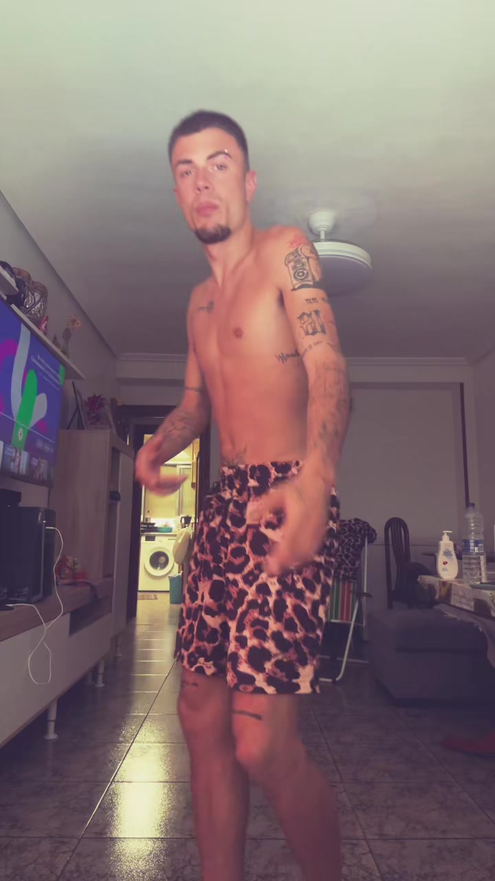 @By.aaron_