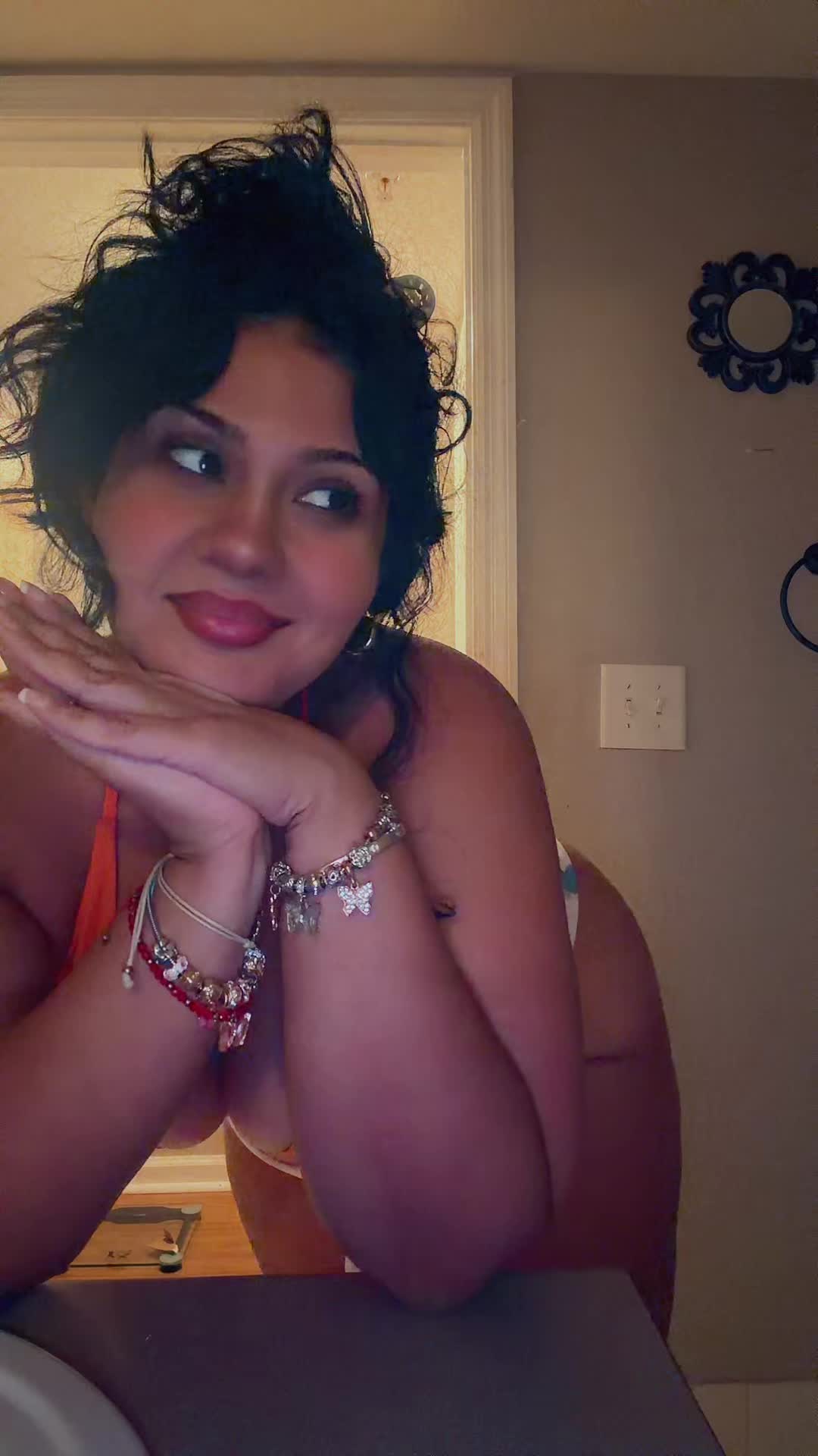 @curvesbygen