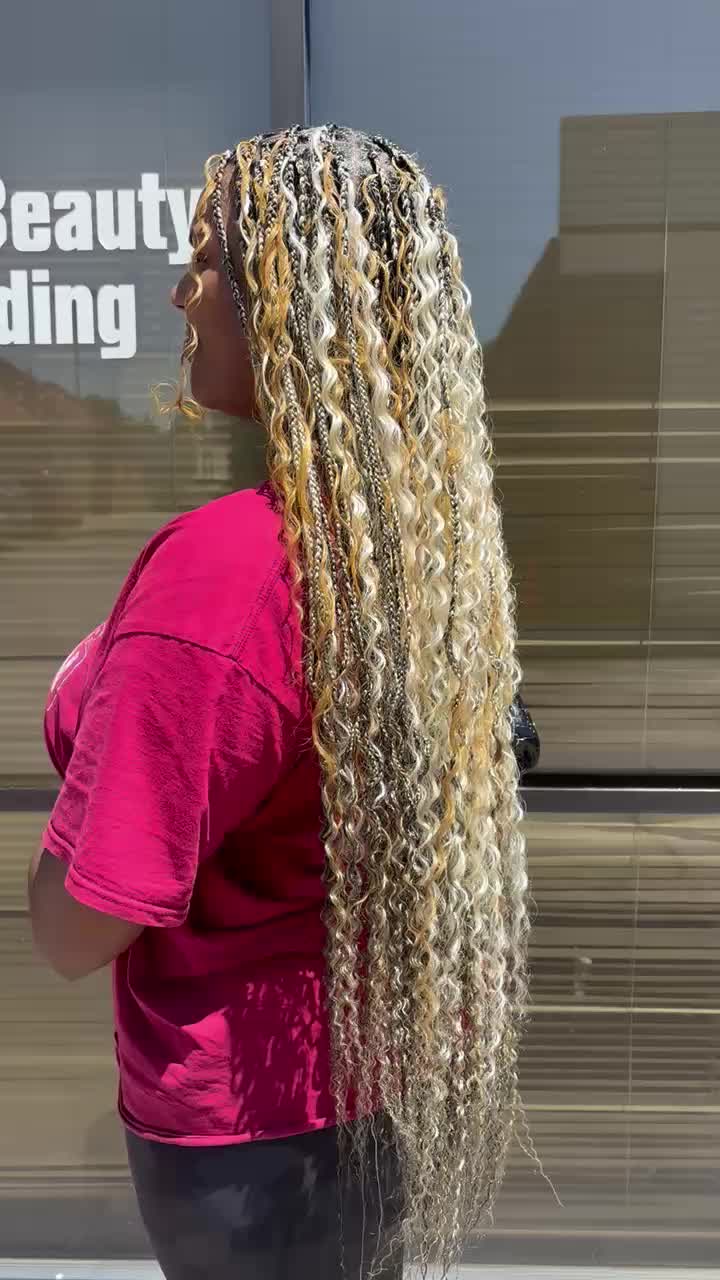@African beauty of braiding