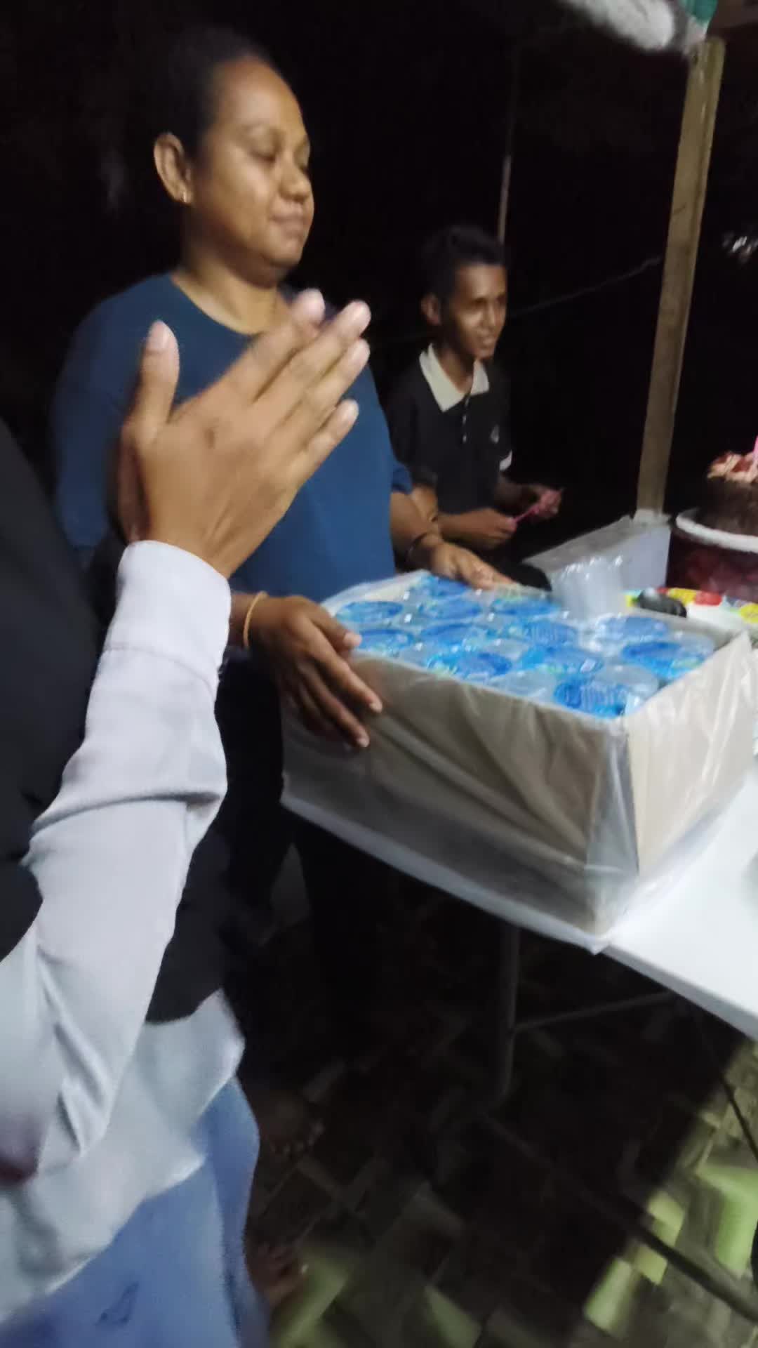 @AyuAdi 👩&zwj;❤️&zwj;👨