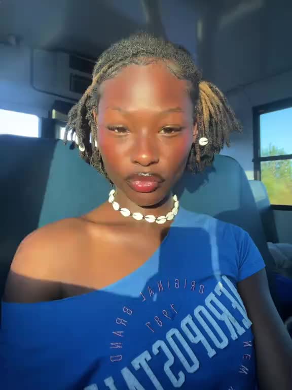@🫶🏾