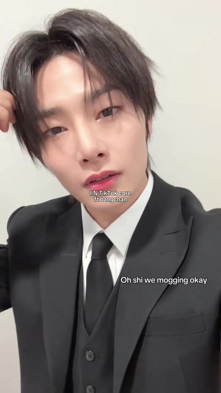 @• 🎤 • # 𝟏𝟕𝐤 &ᵗʰᵃᵗ