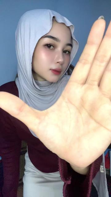 @Azizee_