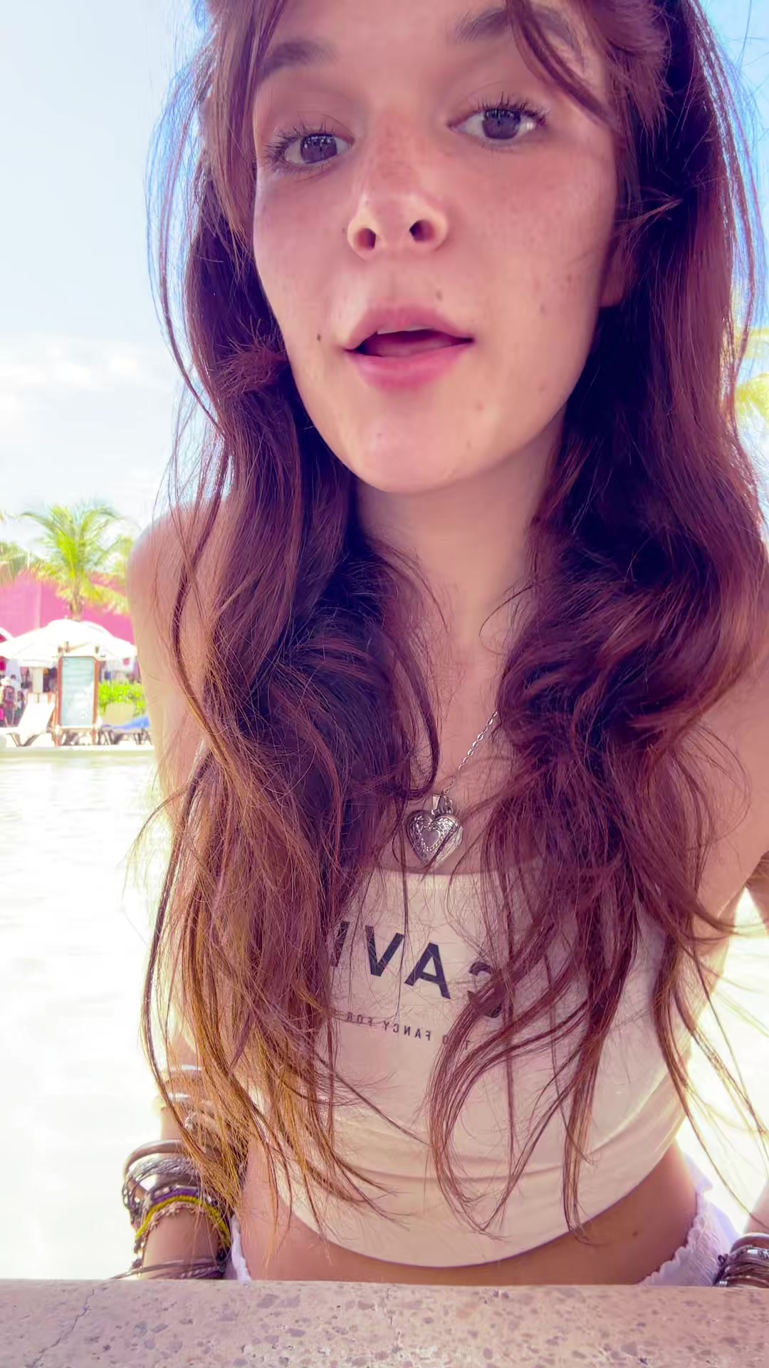 @aliviathompson