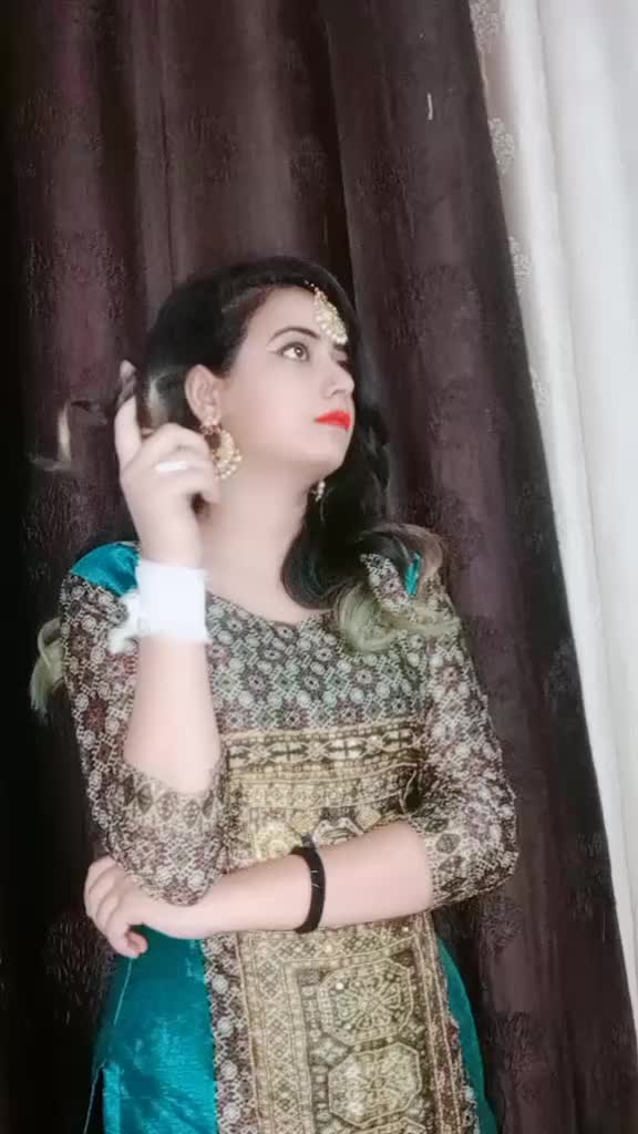 @tha_ official_Bushra