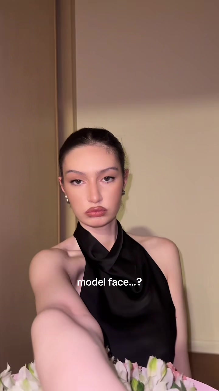 @whotfisellinaa
