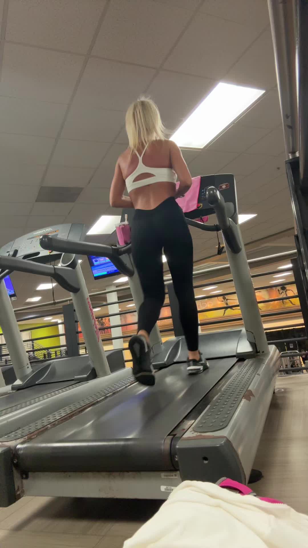 @fitnesschloe1