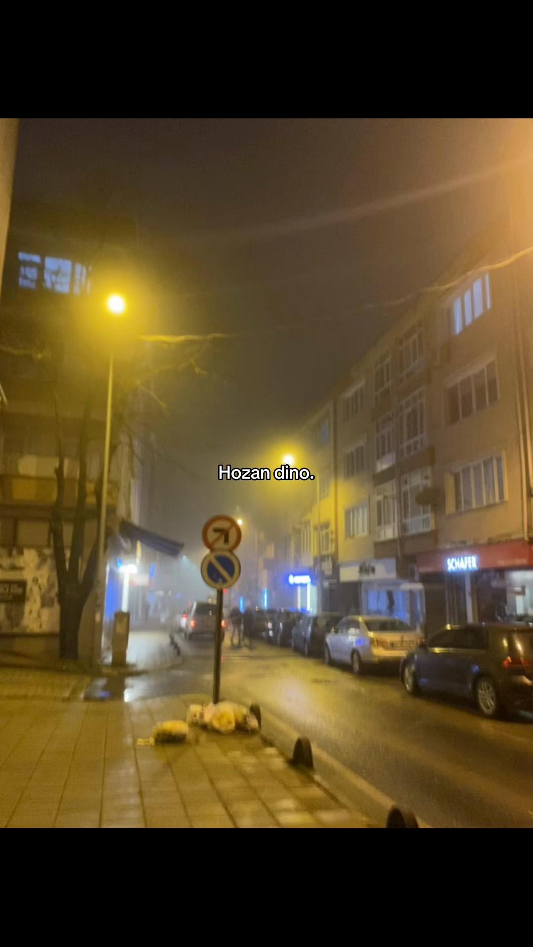 @𝐄.
