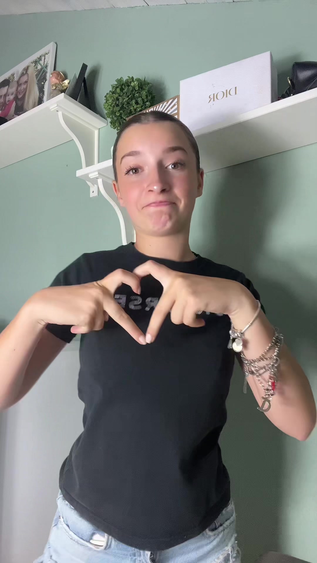 @nicolee
