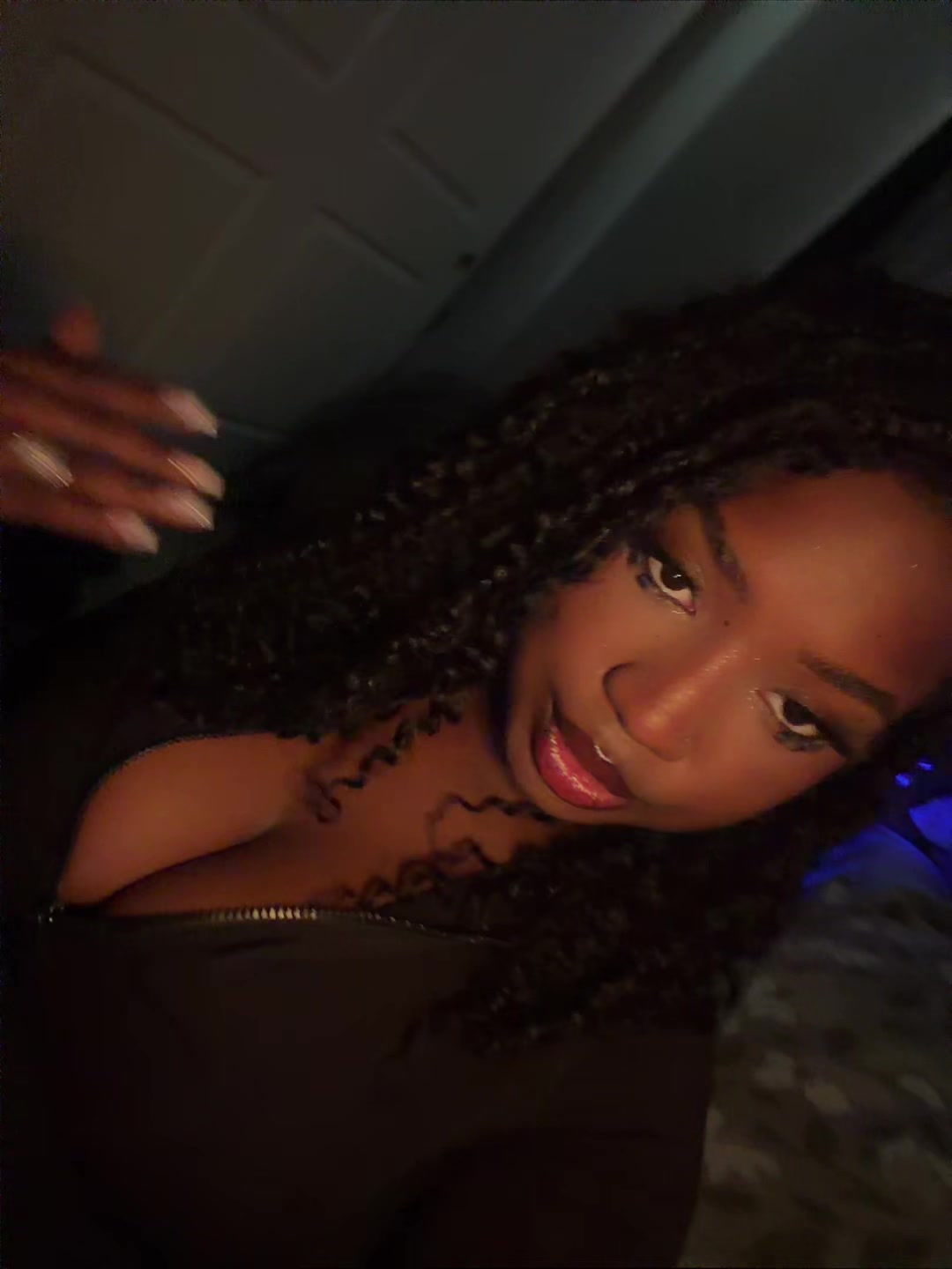 @ThatgirlÄozzy🥀