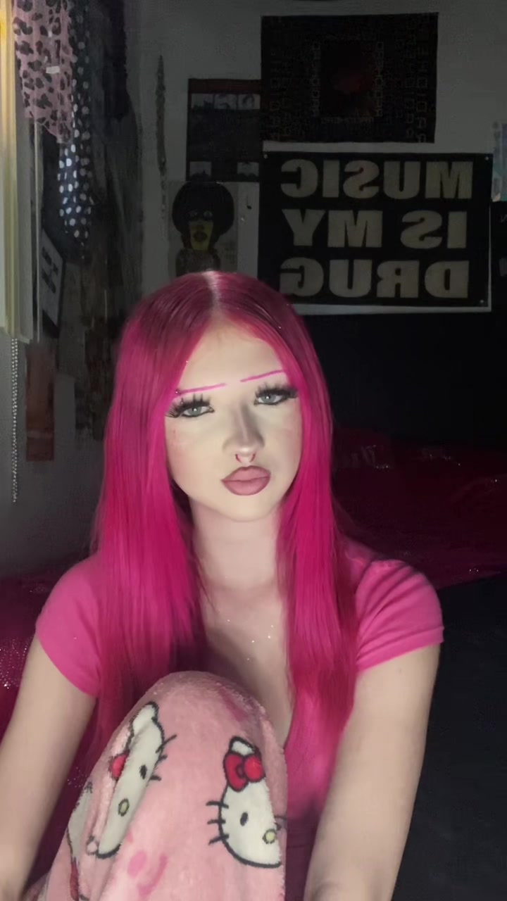 @iloveadriannelenker_
