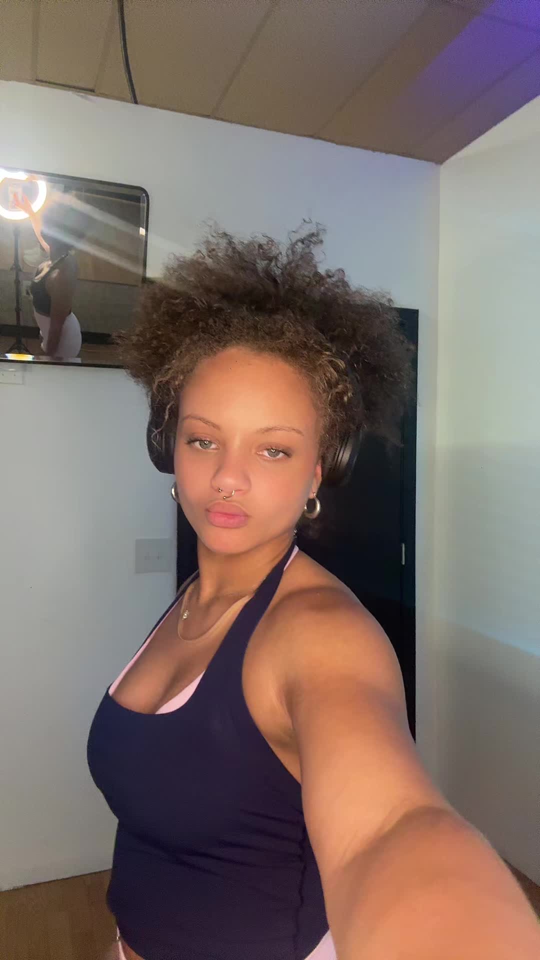 @LIVVIE LOVE ★