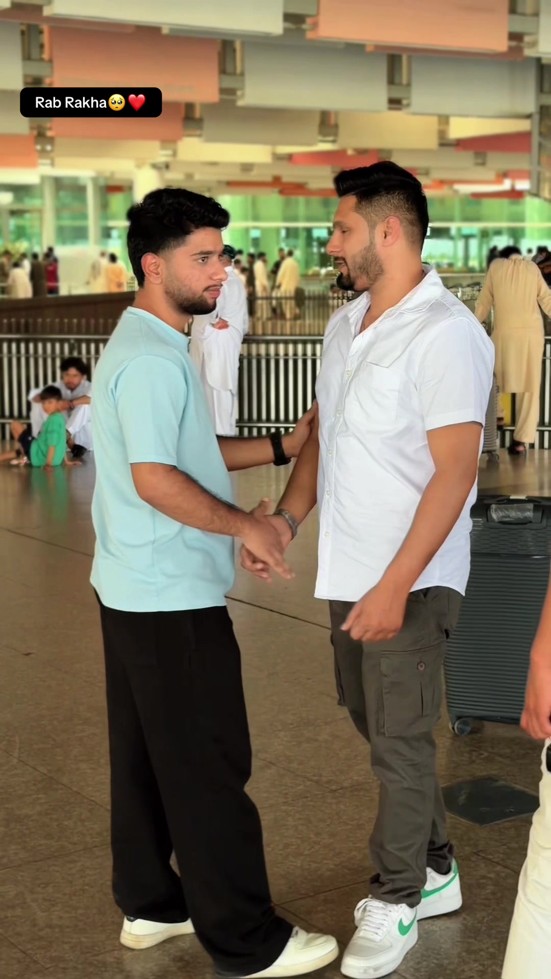 @Zainuraaj_kashmiri