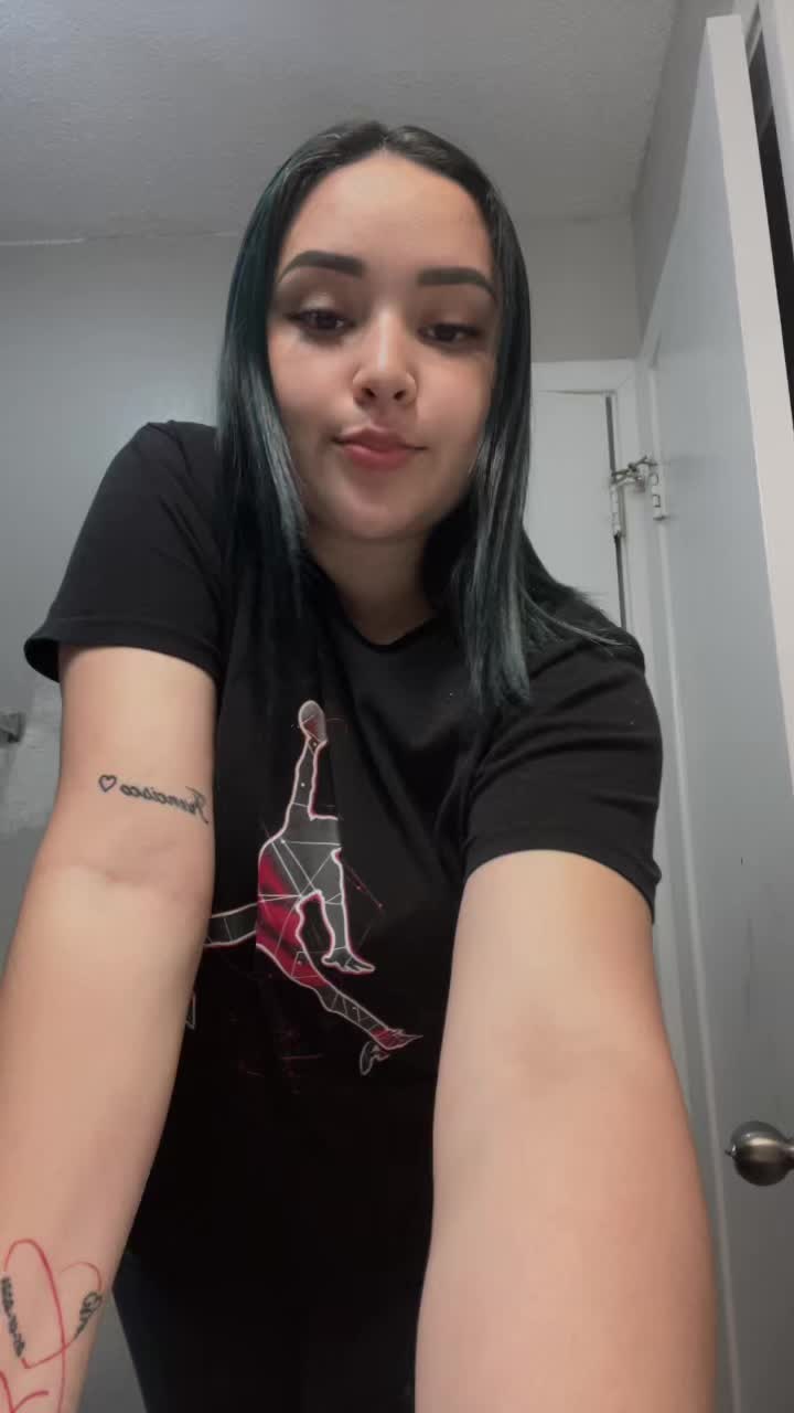 @Dani ᥫ᭡