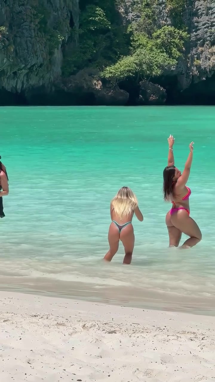 @Tropicwavegirls