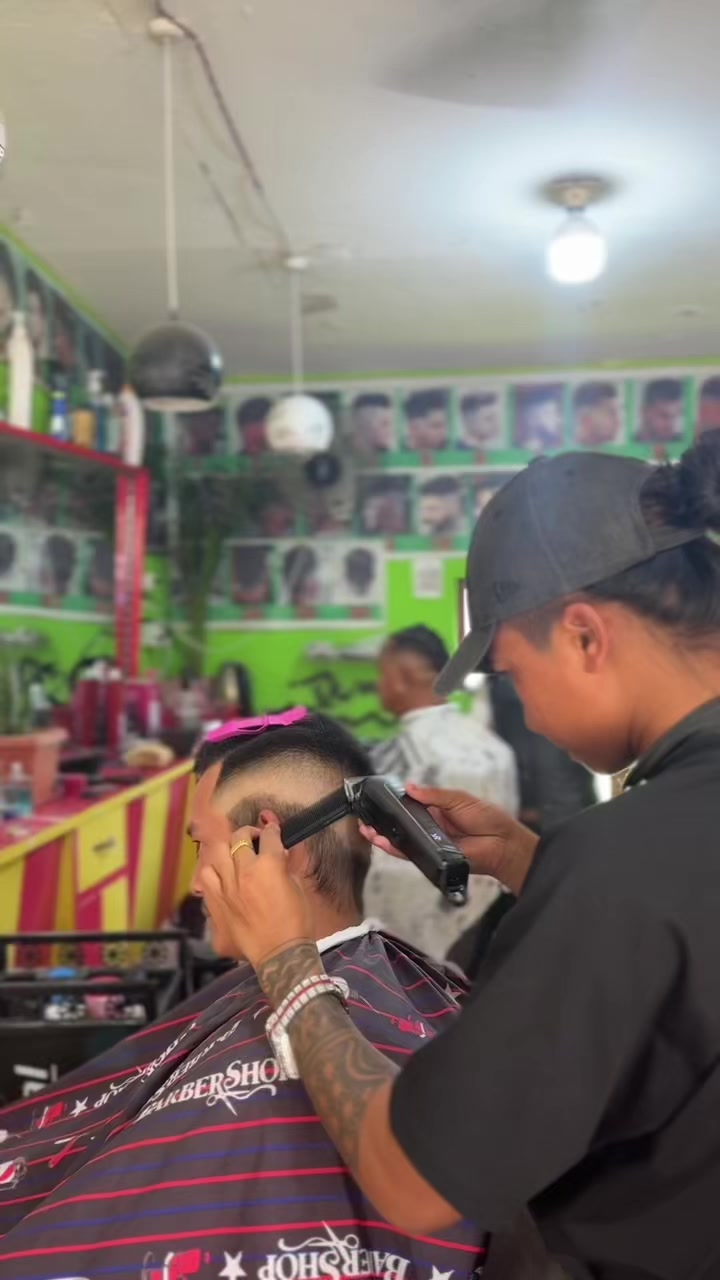 @gwaltar shyam vai hair cutting