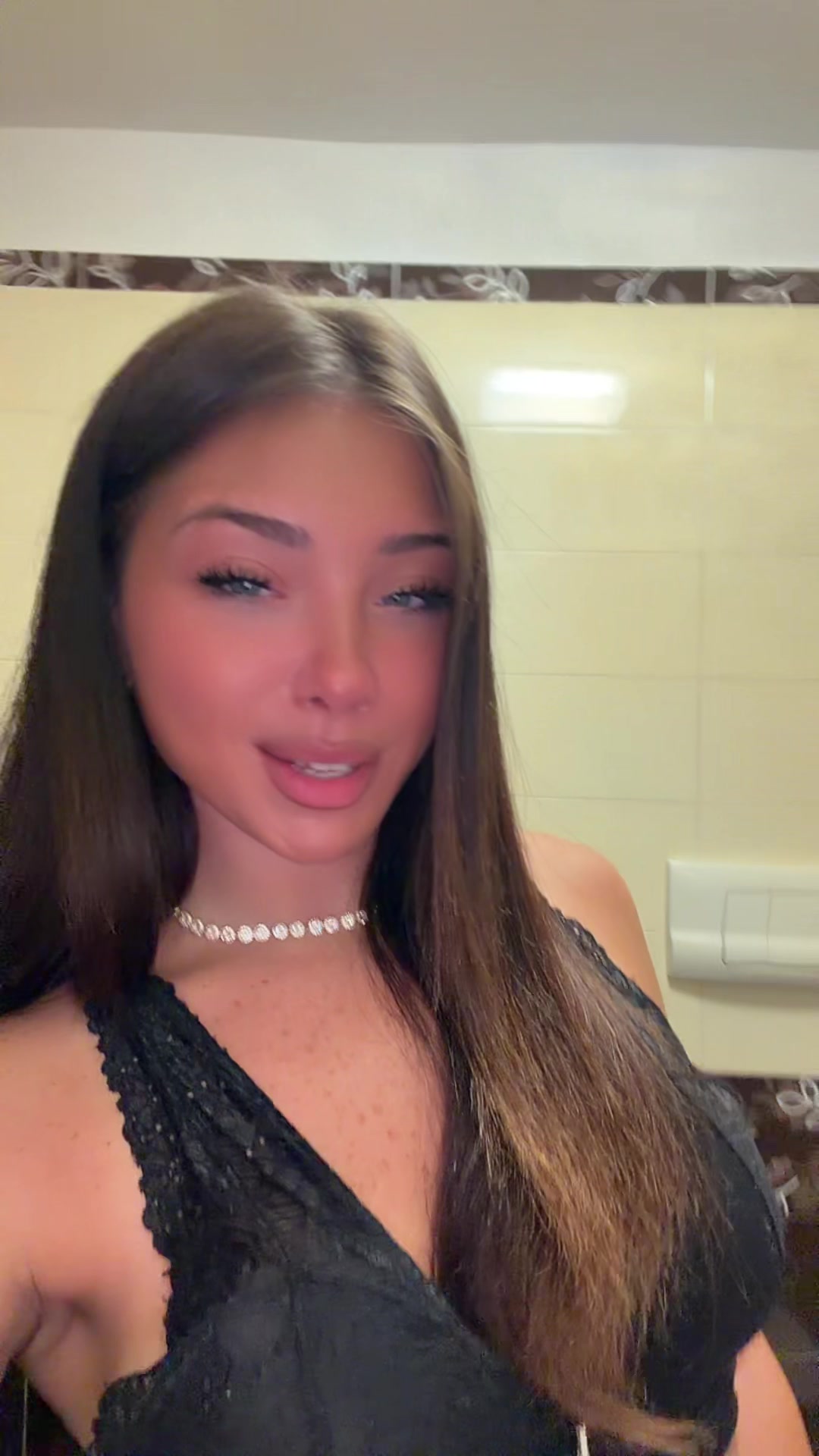 @𝐃𝐞𝐧𝐢𝐬𝐞 𝐁𝐨𝐯𝐞