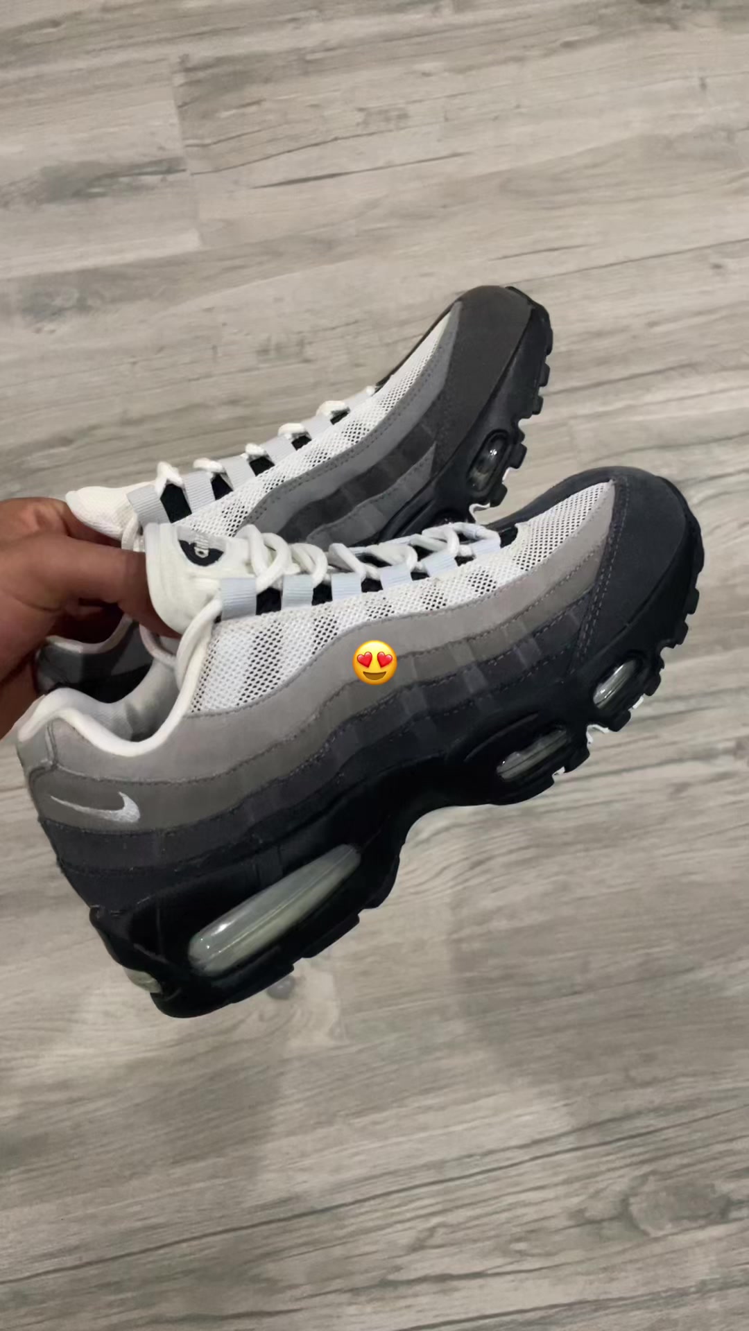 @atom👟