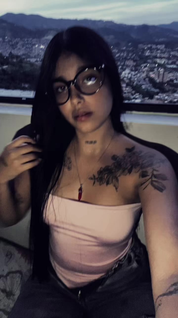 @nikiigomez