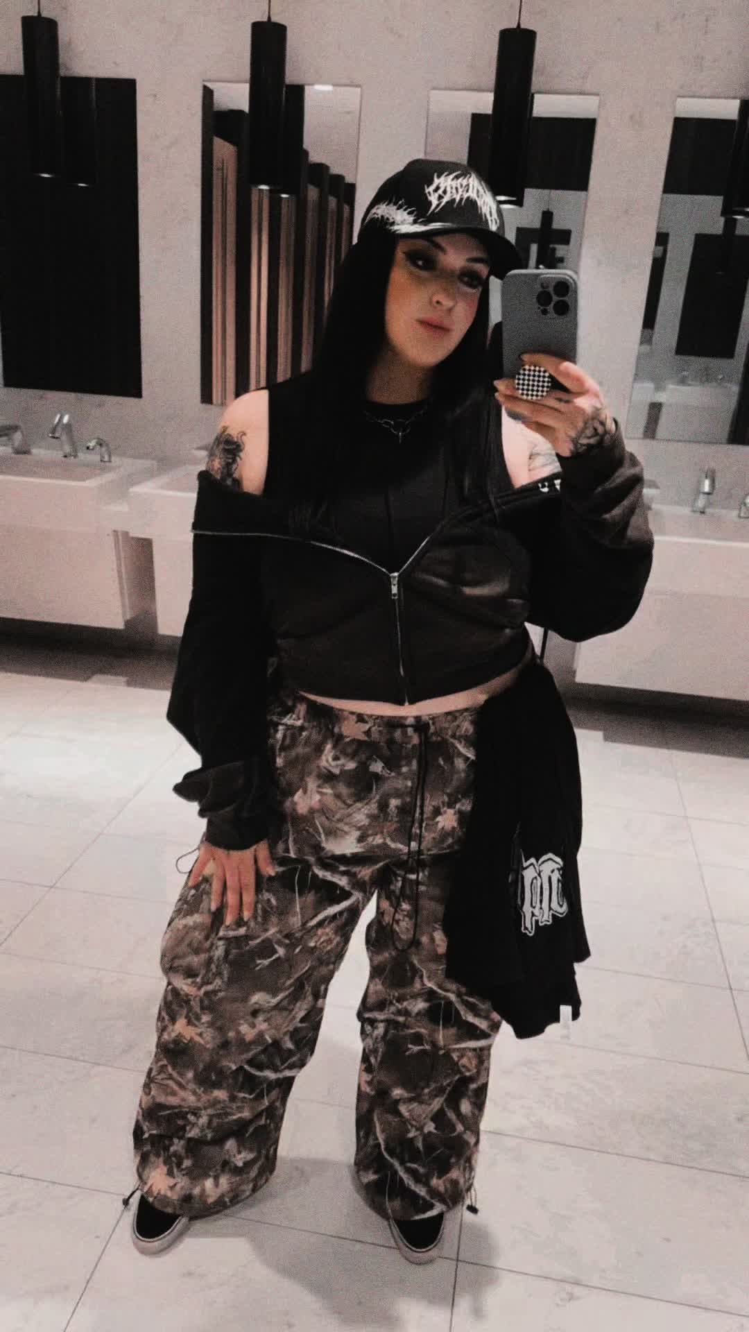 @Gothicccccc