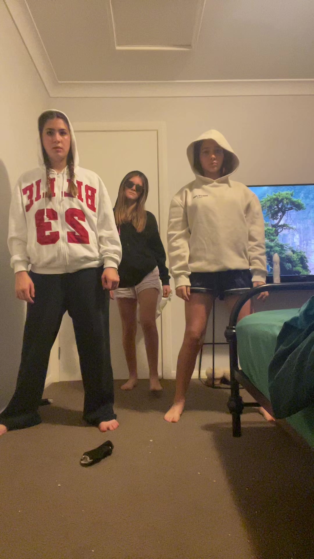 @Wh0_b3lla