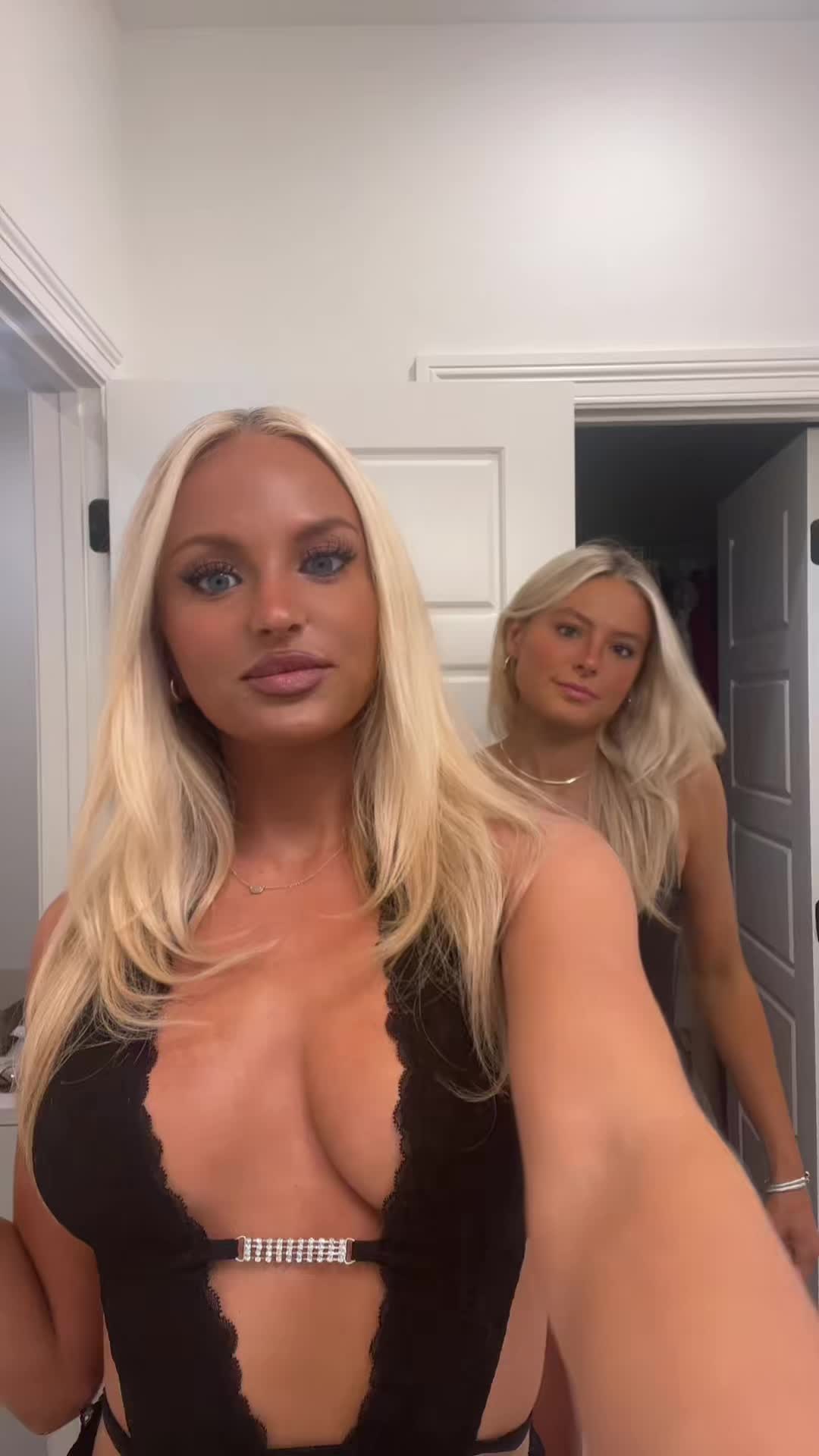 @Ava (Link In Bio 😘)