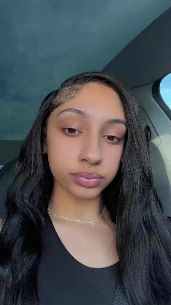 @🫰🏼