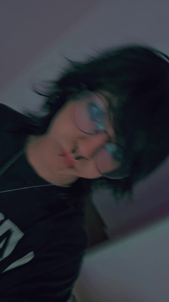 @💜Aaron🖤(he/him)