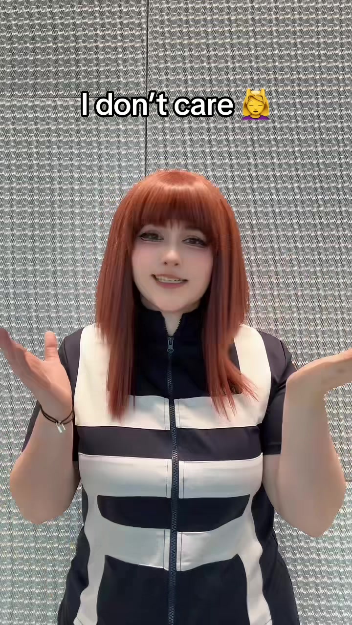 @AndeCosplays