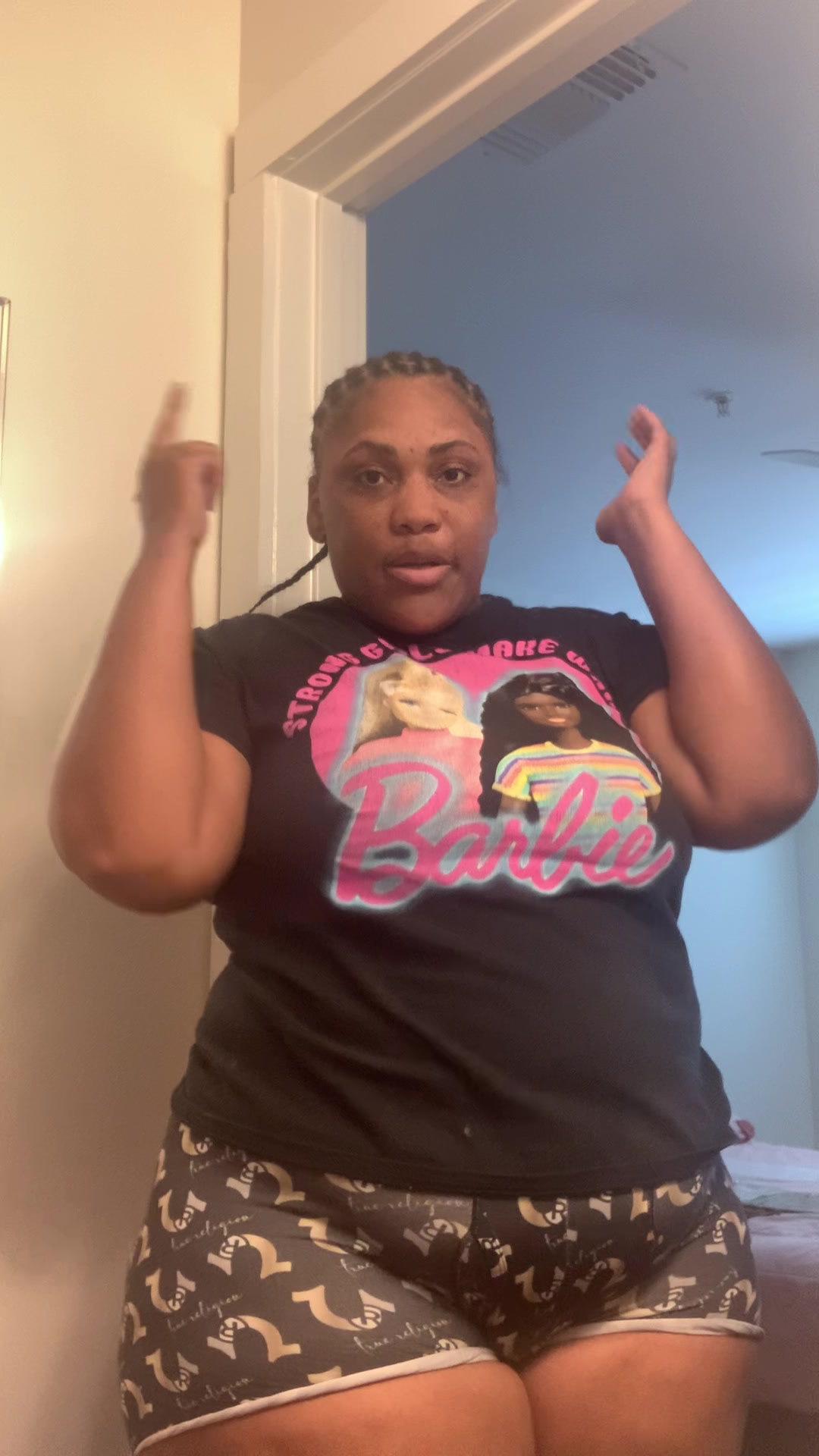 @Queen V33 Cosmetics