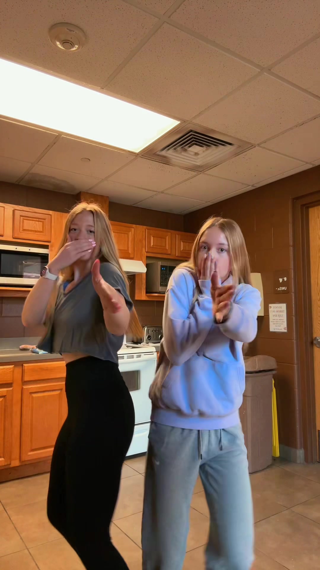 @Ava