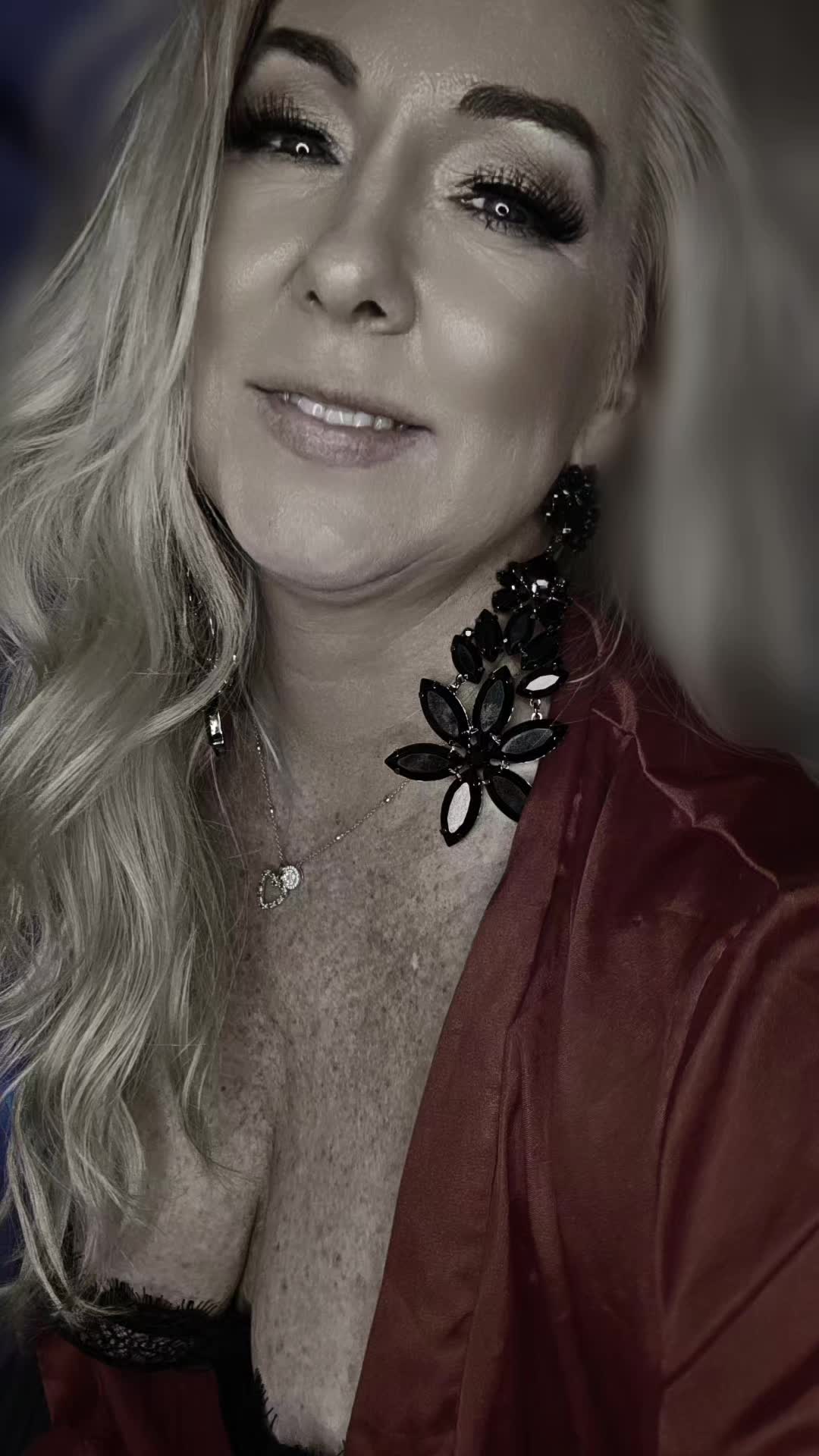 @Tonyaland12/naughtytonya12